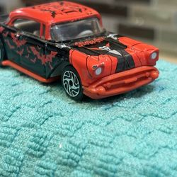 In excellent condition. Vintage 27 yo 1998 Racing Champions Scooby-Doo 1957 Chevrolet Bel Air diecast car featuring a "Dracula" theme