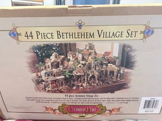 44 piece Bethlehem village set/ Grandeur Noel Collectors Edition 2002