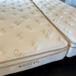 LIKE NEW Split King ✨ Saatva Classic Plush Soft Mattress