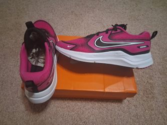 New Nike Shoes 7y/8.5w