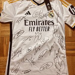 REAL MADRID TEAM SIGNED JERSEY 