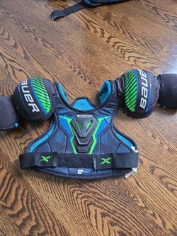 Hockey shoulder pads