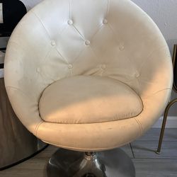 FOR SALE / White Leather Chair 
