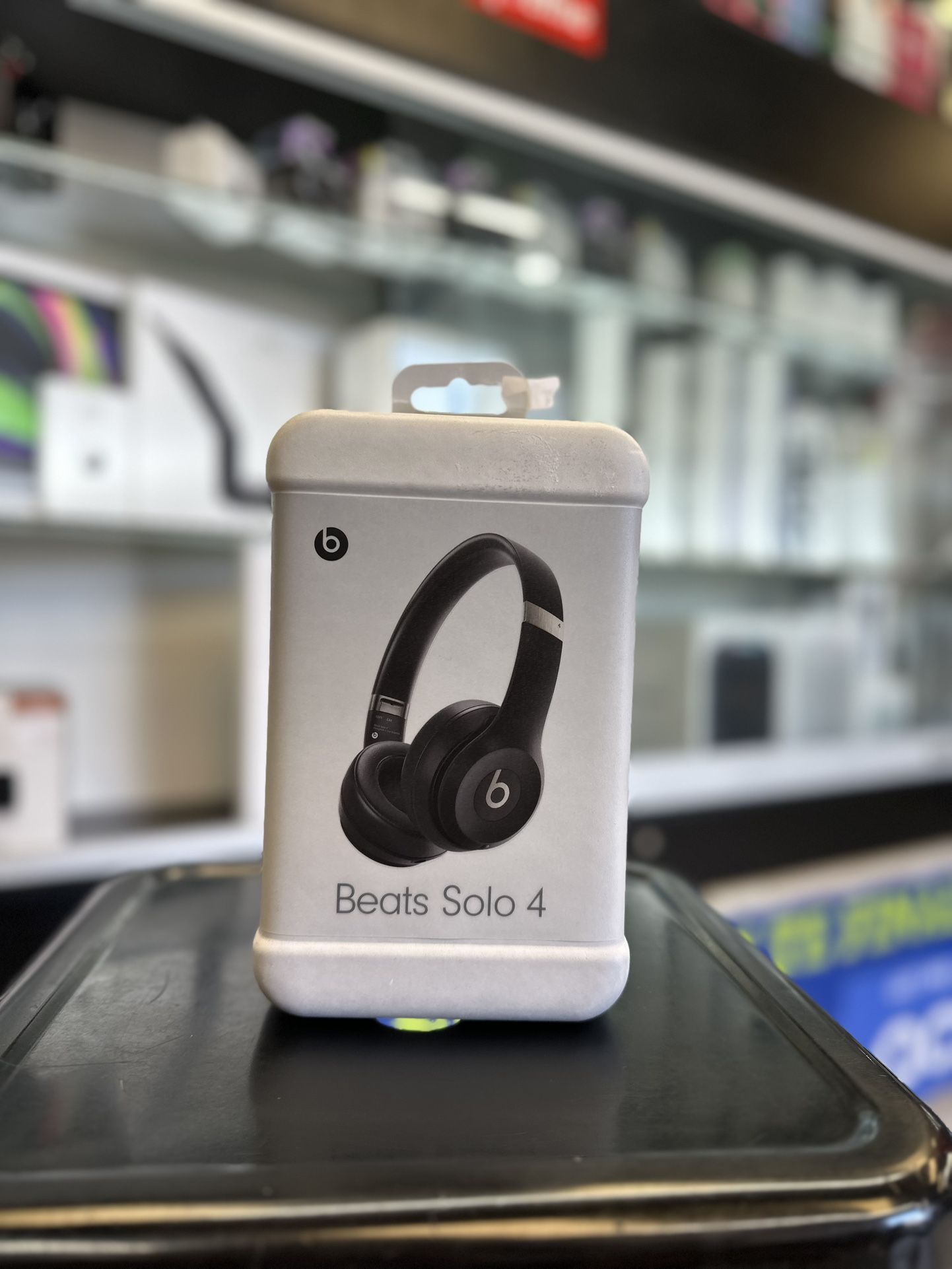 Beats Solo 4 (headphone)