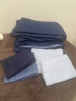 Queen-Size Bedding Lot with Reversible Bed Cover