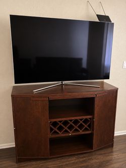 TV STAND & TV