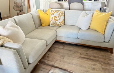 Sectional couch 🛋️