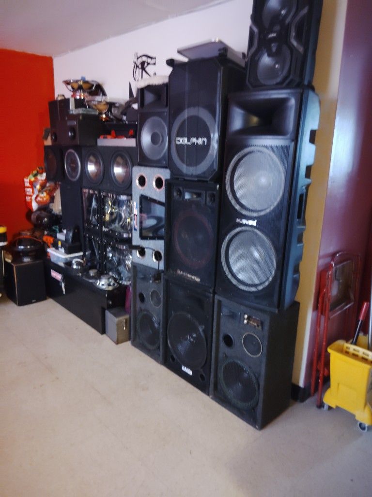 Speaker For Sale With Box And Amplifier 