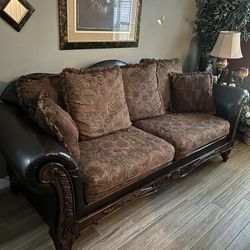 Elegant 2-Piece Sofa & Loveseat Set - $200 (Great Condition!) 