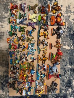 Large Lot of Skylanders (Wii games included)