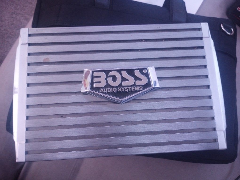 Boss Audio Systems AR1500M