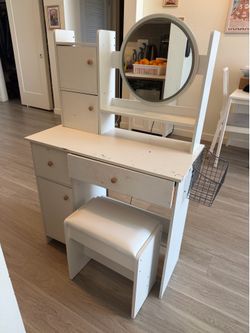 Small Makeup Vanity