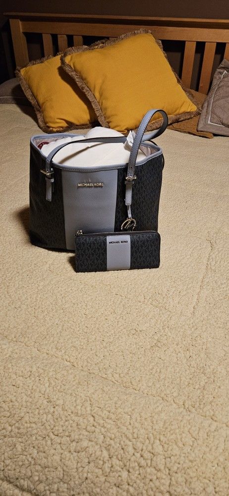 Authentic Michael Kors Purse And Wallet