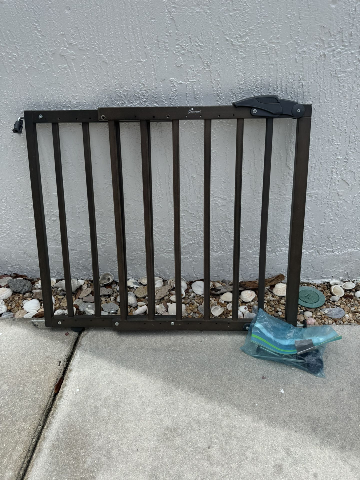 Dreambaby Gate For Children & Pets