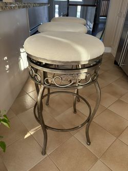 3 bar stools