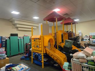 🏫 SCHOOL, DAYCARE & CHILDCARE SURPLUS SALE! 🏫
