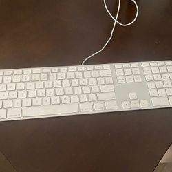 Apple Full-sized keyboard