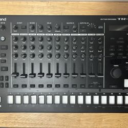 Roland TR-8S 
