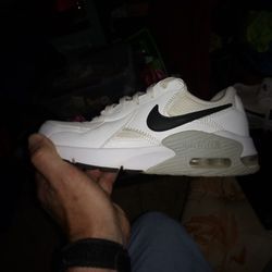 NIKE AIR  MAX EXCEE   Size 7.5