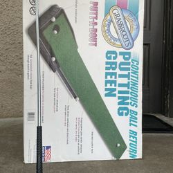Golf Putting Green Set w/ Putter + Ball Return (Like New)