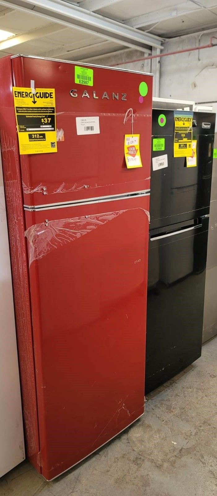 GALANZ GLR12TRDEFR 12.0 cu. ft. Top Freezer Retro Refrigerator