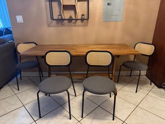 Dinning table with 4 chairs