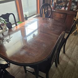 Dining Room Table And Chairs 