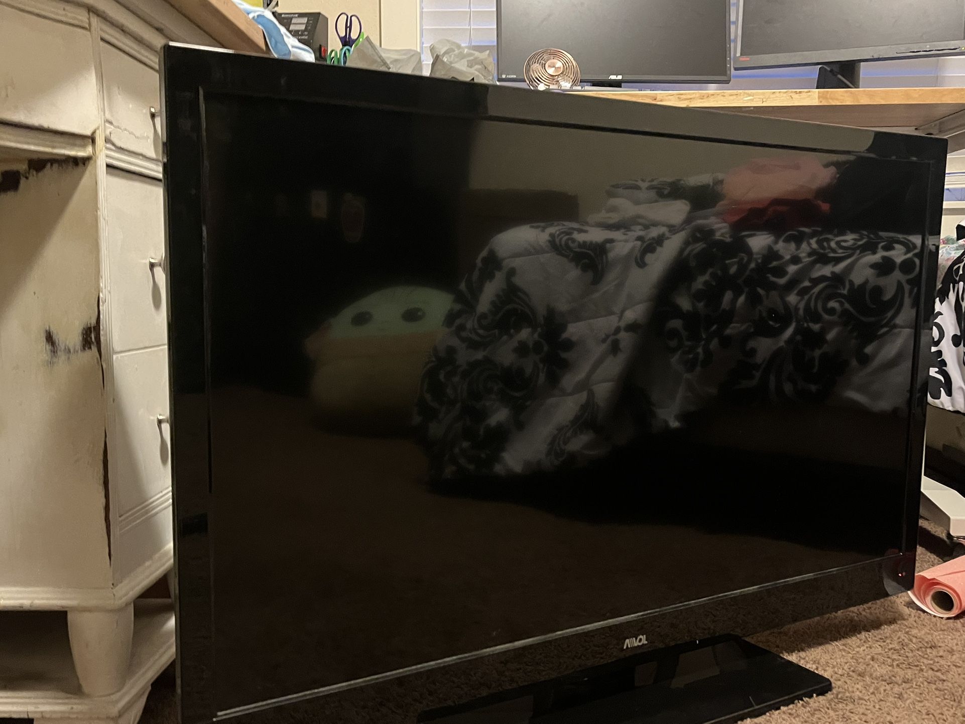 43 Inch Avol Tv With Remote