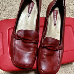 Women’s 9 1/2 Leather Loafers 