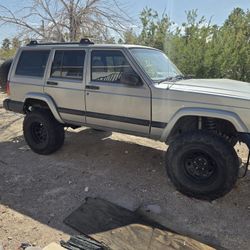 2001 Jeep Cherokee XJ (FOR PARTS)