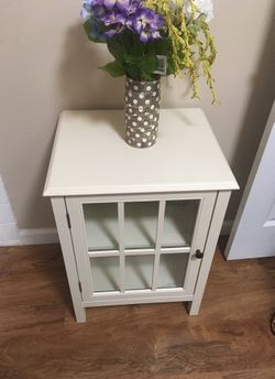 Accent cabinet