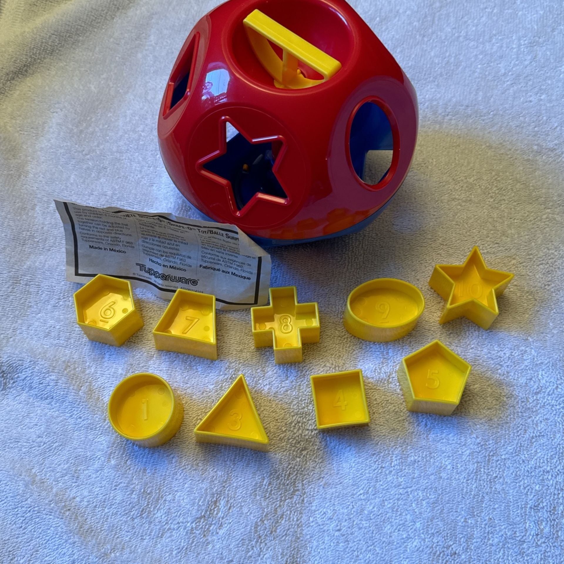 Like New; Vintage Style Tupperware Shape-o-toys Ball