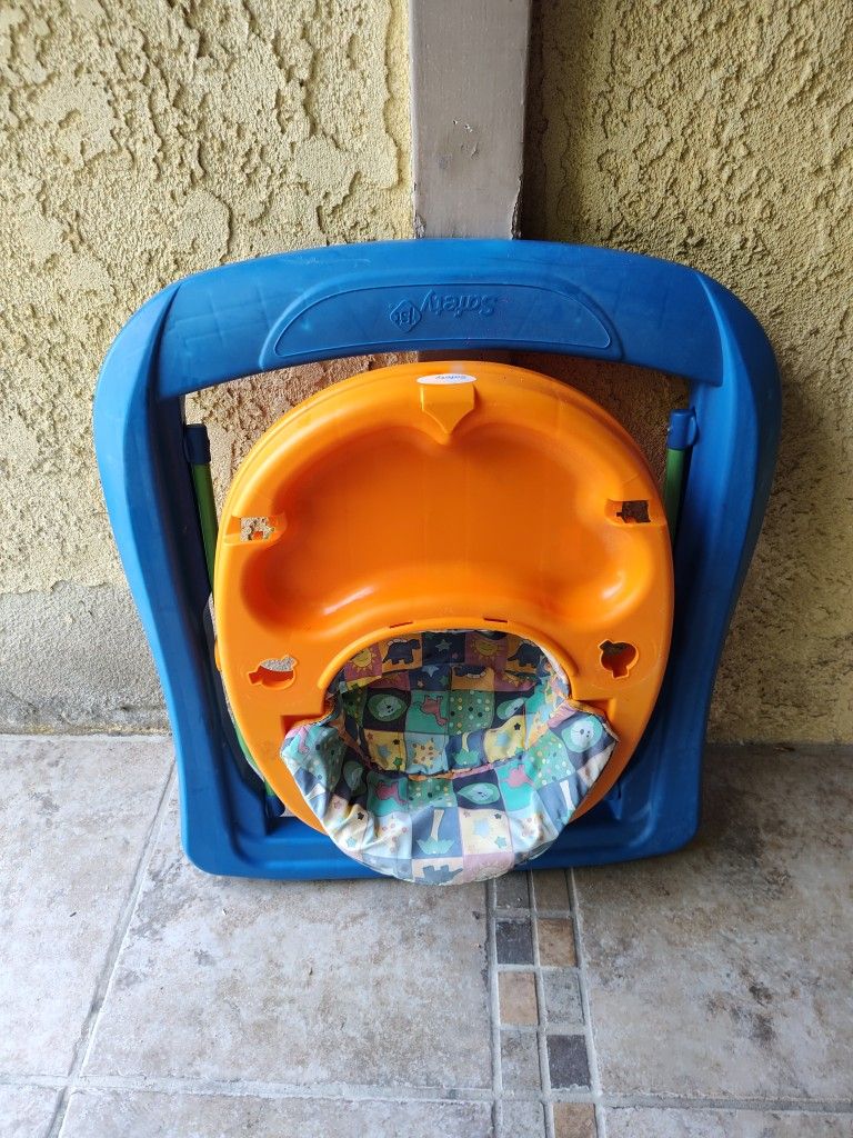 SAFETY 1ST BABY WALKER