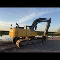 2015 290G Excavator 