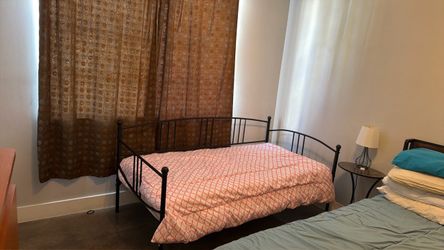 Twin  bed metal frame