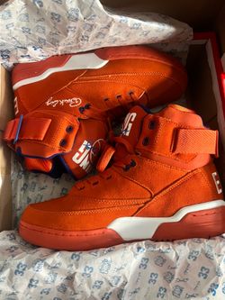 Patrick Ewans, Sneakers 33
