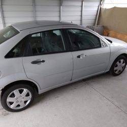 2007 SILVER FORD FOCUS