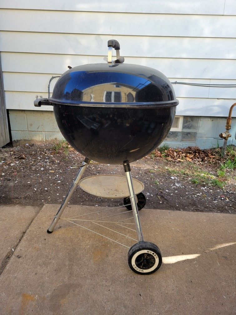 WEBER 22" JUMBO JOE CHARCOAL GRILL