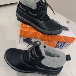 Brand NEW women boots size 7 with box, waterproof