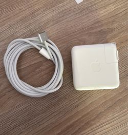 Apple MacBook Pro Charger 70W MagSafe USB C