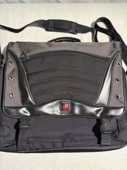 The wenger Saturn Case .