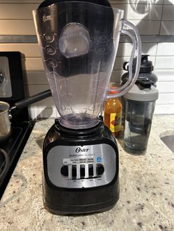 Oster Blender – Lightly Used & Clean