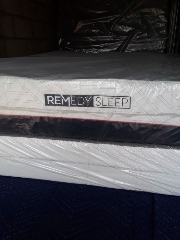Brand new King Size Memory Foam Mattress Included Box Spring Free Delivery Furniture