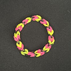 Rainbow loom- 𝔹𝕦𝕫𝕫-𝕓𝕖𝕣𝕣𝕪 𝕋𝕨𝕚𝕤𝕥