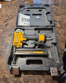 DEWALT 18-Gauge Brad Nailer with Case