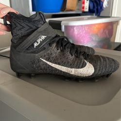 Nike Men's Alpha Menace Elite 2 Football Cleats