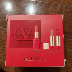 Valentino Vibrant Lipstick Trio one lipstick and two refills lipstick
