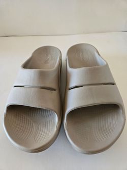 Oofos Women's Size 8 Sandals