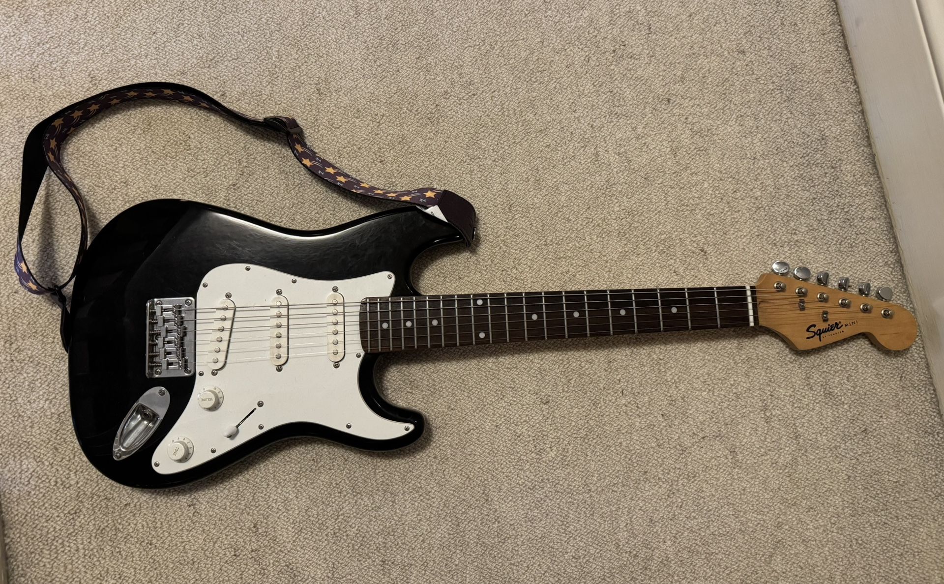Squier mini Guitar By Fender