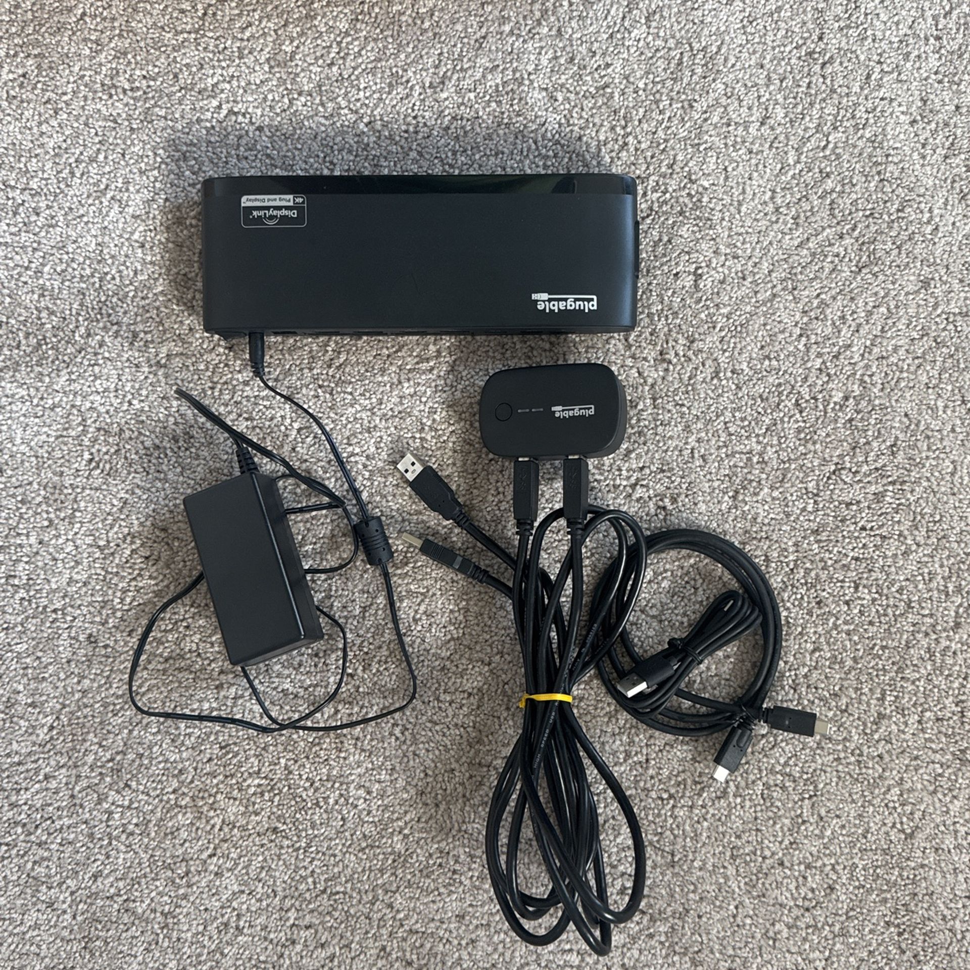 PLUGABLE USB 3.0 & USB-C 4K Dual Monitor Docking Station + Plugable USB 3-Switch2